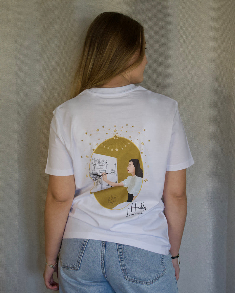 femme de dos portant le T-shirt Hedy Lamarr n°2